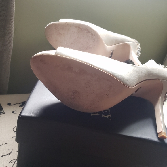 Badgley Mischka Ivory heels - Picture 4 of 9